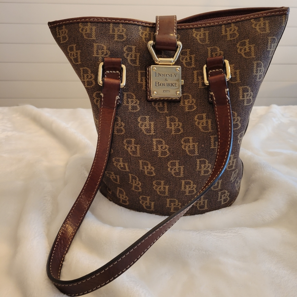 Dooney & Bourke bucket purse